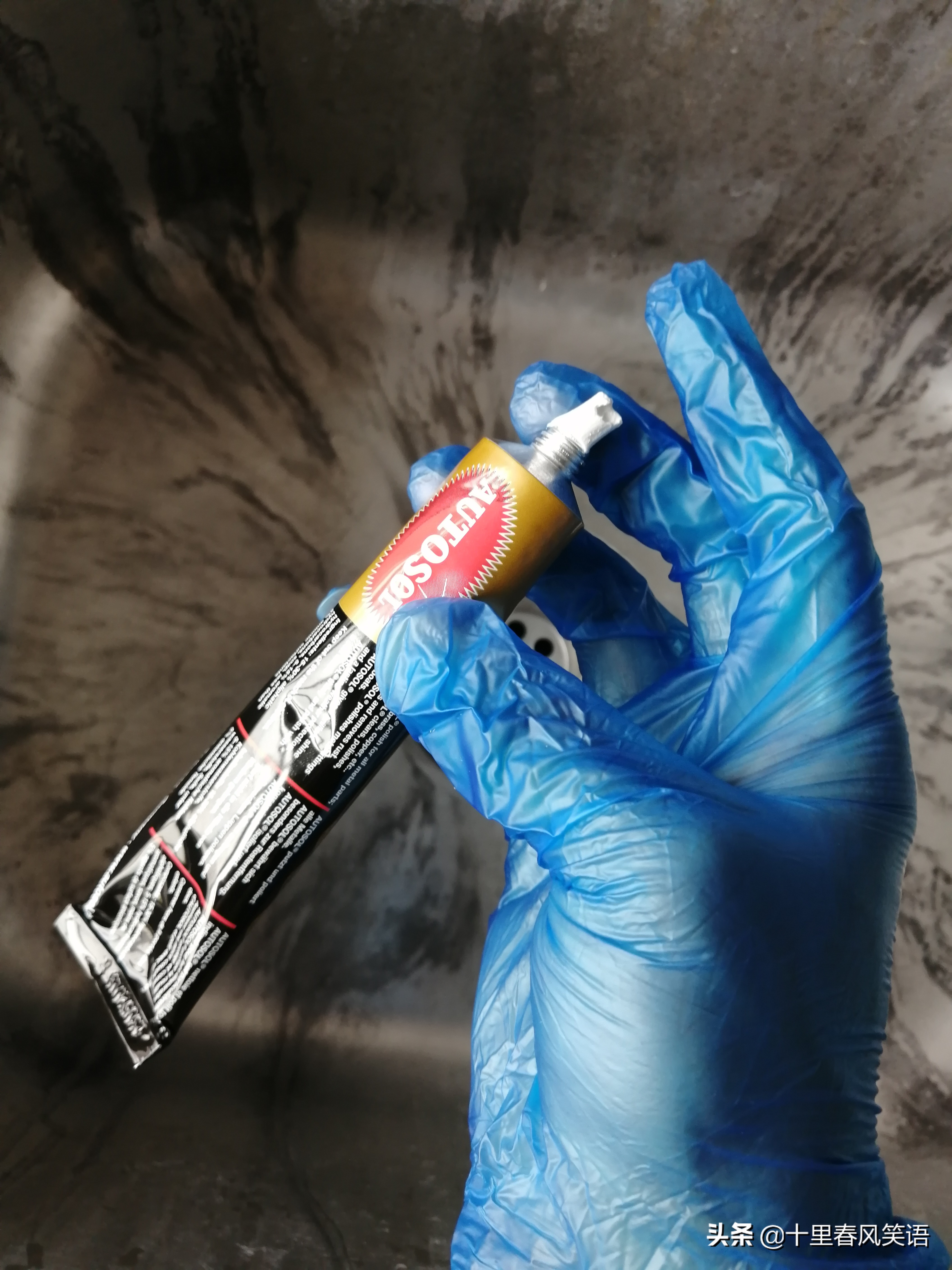 不锈钢用洁厕灵洗黑了怎么解决,把洁厕灵倒进淋浴器里