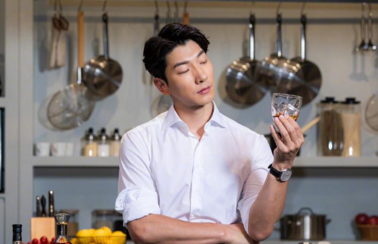 张亮受伤,张亮忠脚崴