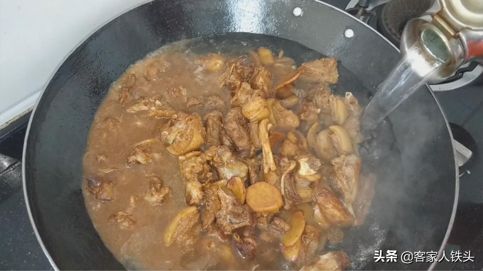 天冷了羊肉火锅怎么做好吃,冬天多吃羊肉教你孜然羊肉的做法