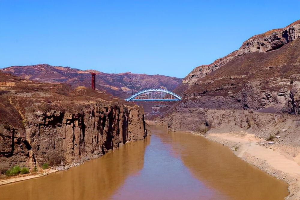 登千年古道梯子崖,攀登梯子崖