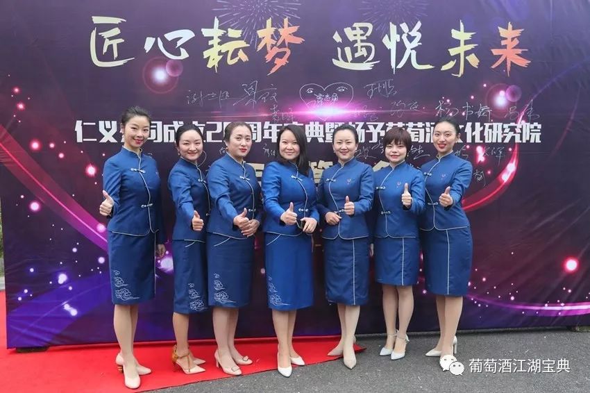 谁说重庆美女只能做餐饮？她们研发的葡萄酒上市8个月获四个金奖