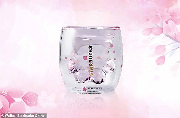 优衣库上演“丧尸围城”，大爷大妈们看呆了...