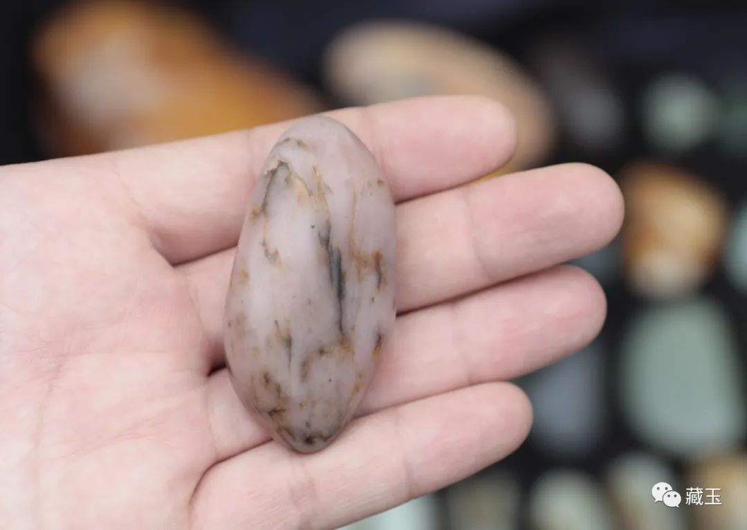 一块和田玉籽料七种颜色极品,和田玉籽料桃花玉