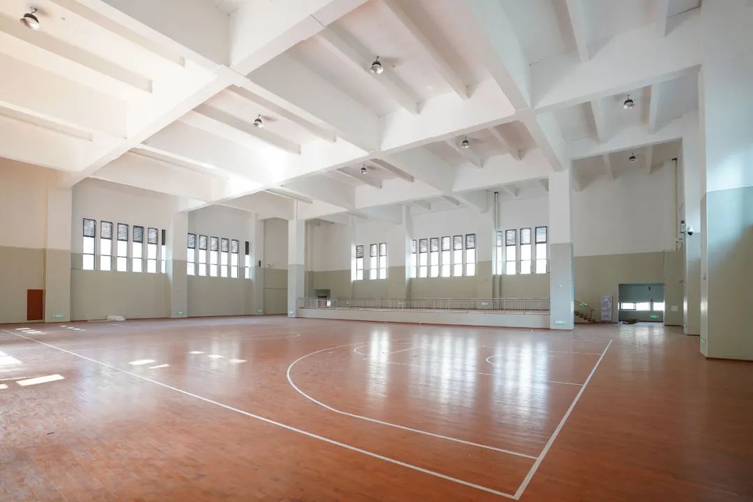 空中田径场的大学,中山市永安中学空中足球场