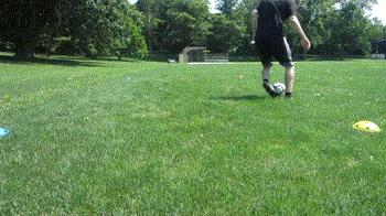 停球技巧慢动作视频,如何停球转身过人