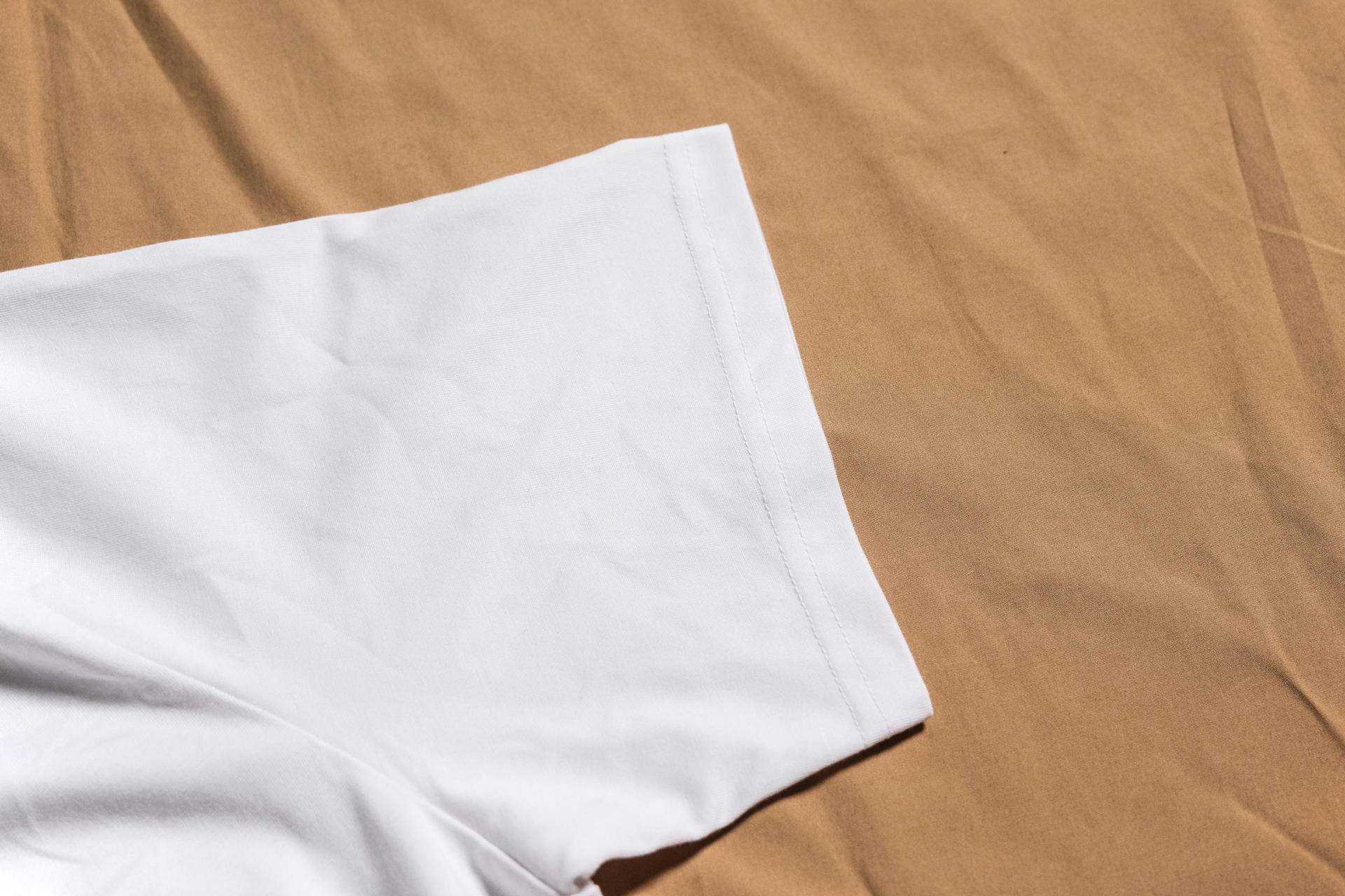 什么材质t恤适合夏天穿,夏季啥材质t恤凉快抗皱不缩水