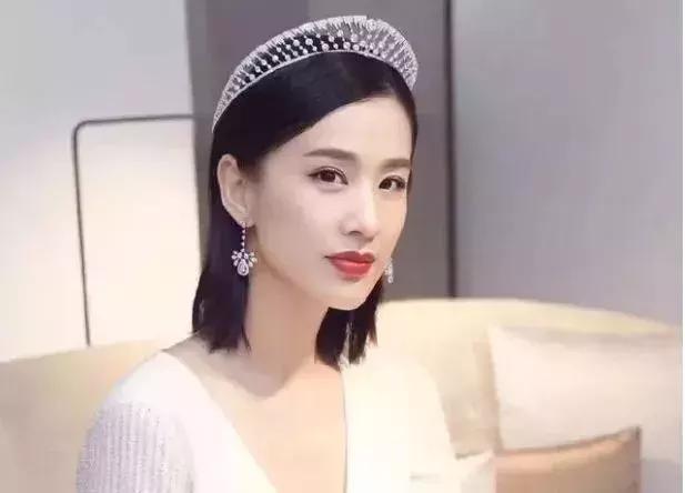 换个发型感觉跟整容一样,换发型是最简单的整容