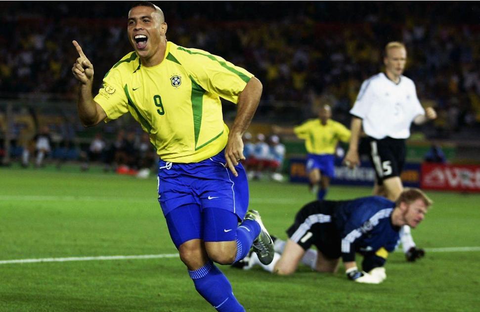 大罗评价梅西最强球王,足坛公认的五大球王