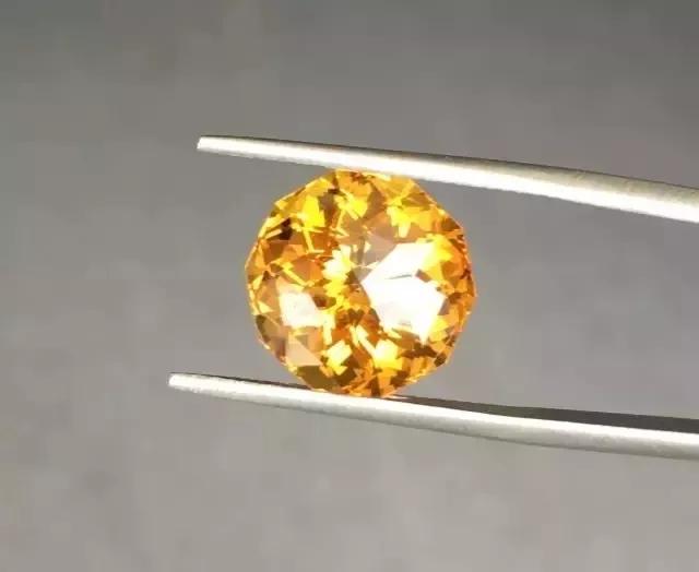 一个托帕石，被“丧心病狂”地砍了1000刀！！光泽却如烟火般闪耀