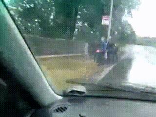 搞笑gif女人结婚前和结婚后的差别,新娘害羞蒙脸搞笑视频