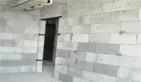 轻质砖砌墙和水泥板隔墙哪个好,轻质砖隔墙用纯水泥可以吗