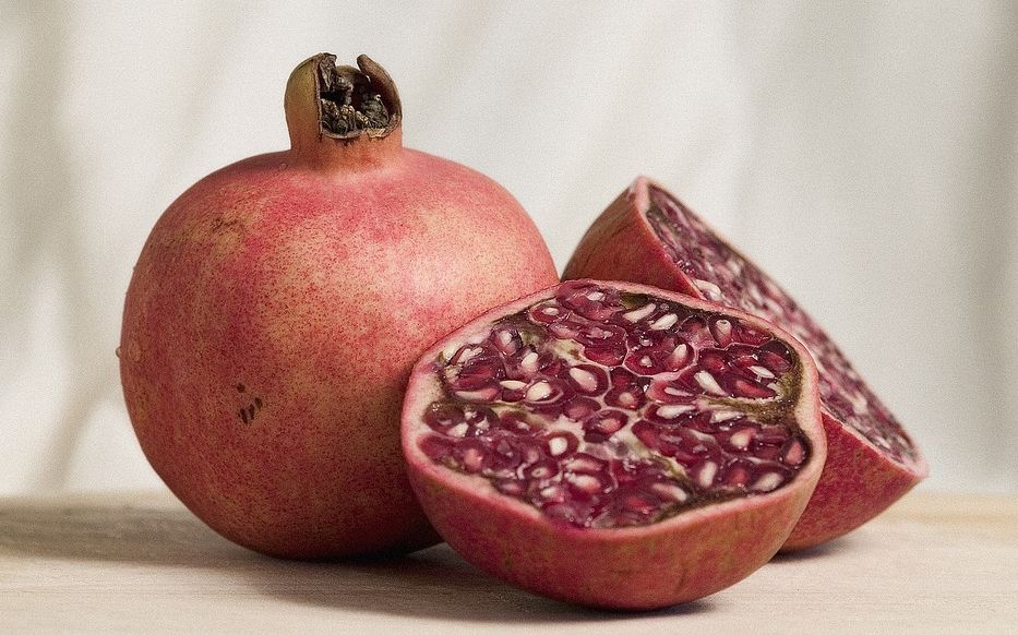 石榴做饭,拿石榴当饭