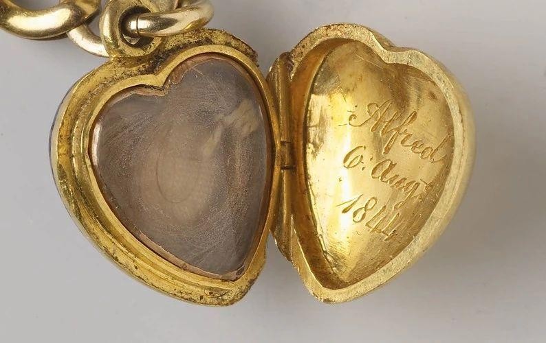 维多利亚女王佩戴的珠宝,维多利亚时期手链