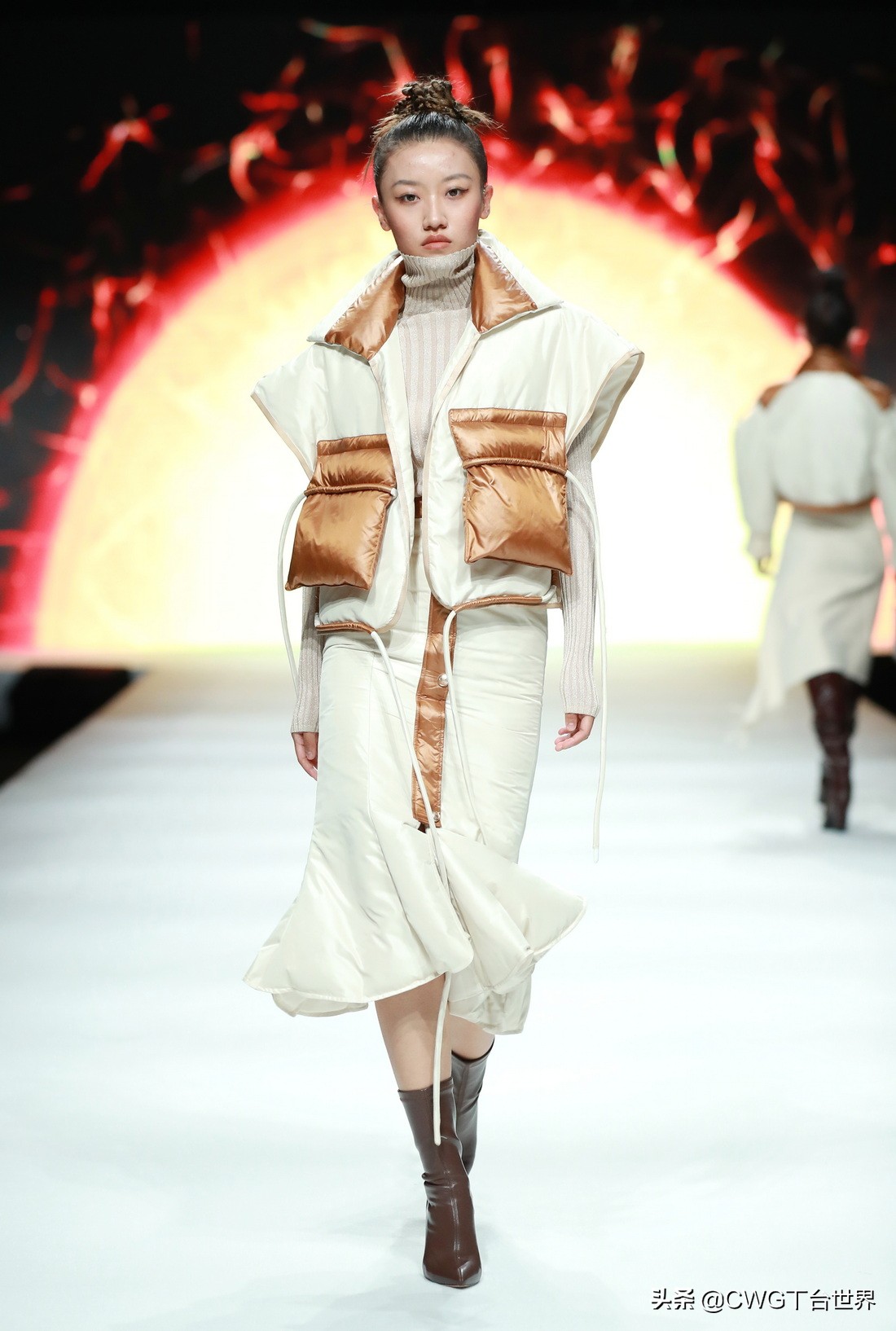 亦帛时尚羽绒服是品牌吗,亦帛时尚2021冬羽绒服发布会