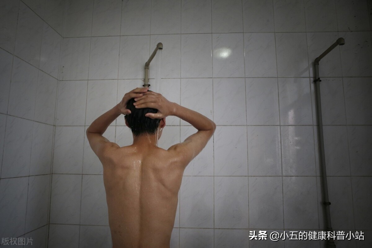 小伙剧烈运动后喝冰水吐血,运动后能不能喝冰水心脏骤停