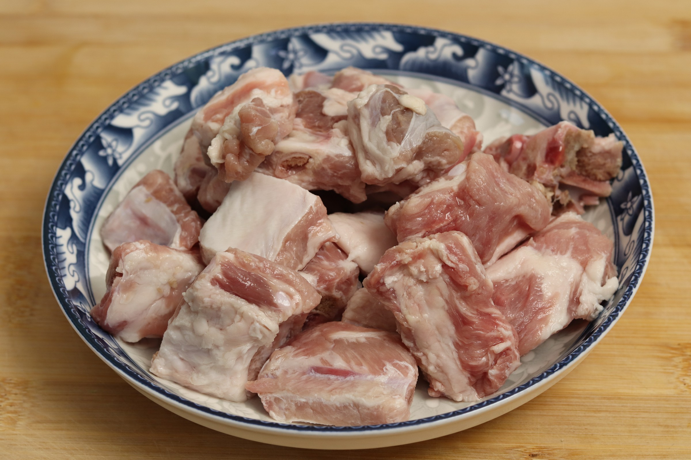 炖排骨前千万别焯水教你正确做法,炖排骨之前要不要先炒一下