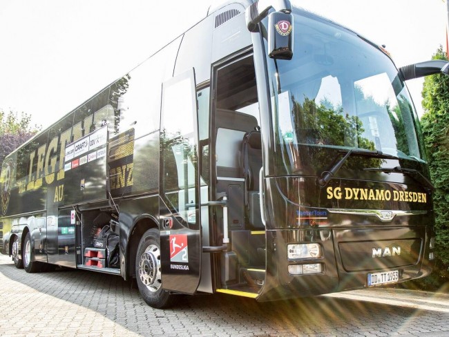 颠覆内马尔进入转会市场,内马尔转会费1亿欧元