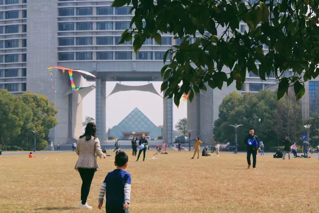 踏春邀请函怎么写,邀请朋友踏春邀请函制作