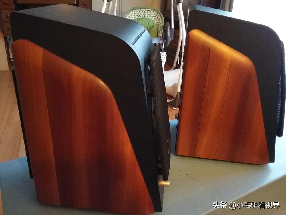 惠威M200MKIII的木质工艺，手感确实不错