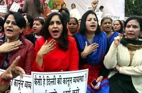 暴力的女人有多可怕,被打击长大的女孩