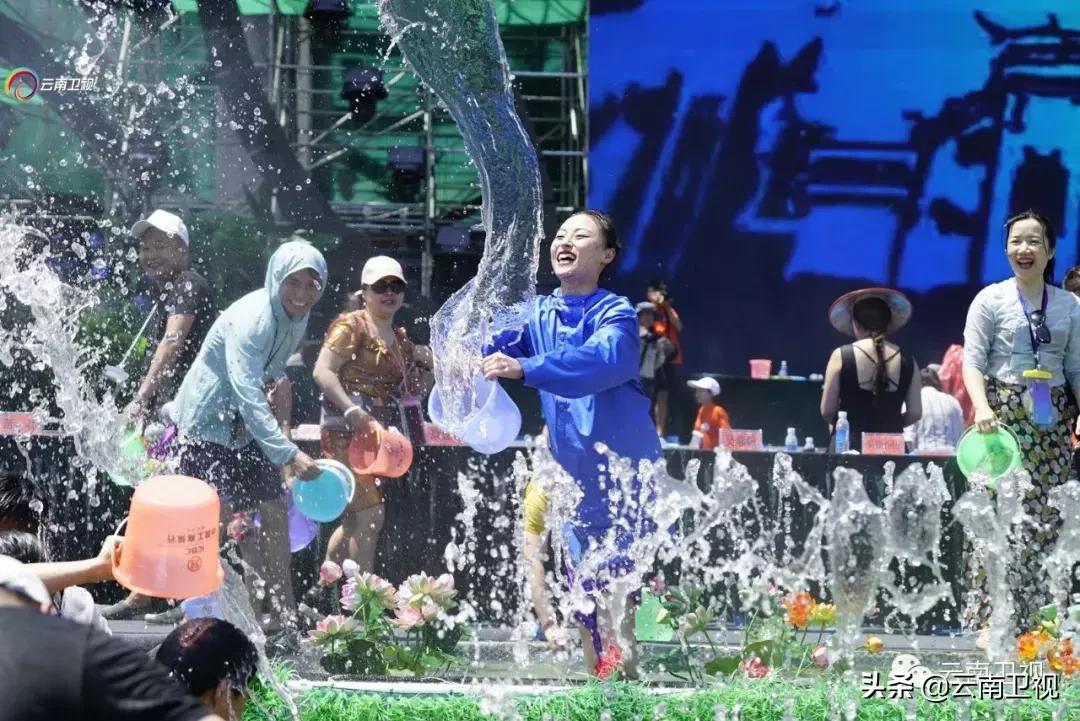 2019德宏泼水狂欢节,2019德宏国际泼水节图片