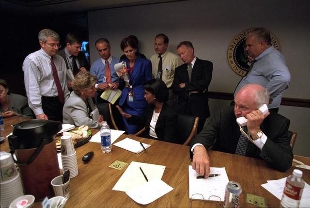 特朗普进地堡,特朗普钻地堡