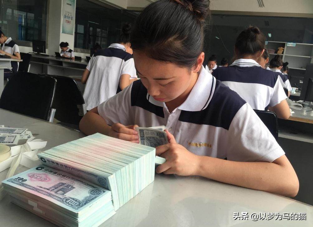 适合文科女生的10大专业,比较适合文科女生的专业推荐