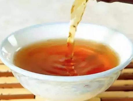 煎鱼时,裹淀粉是大错特错!厨娘教你煎鱼技巧,鱼肉嫩滑鱼皮不破