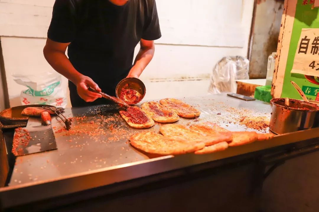 排队两小时，吃饭十分钟？传说中的老字号，真的值得排队吗？