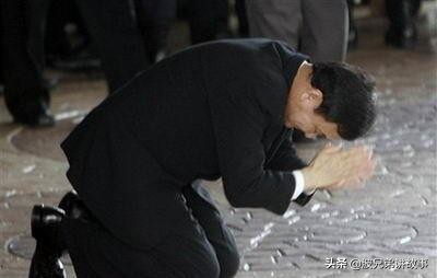 新婚夜发现妻子当过小姐，朋友劝看一看床头，看完求老婆别走