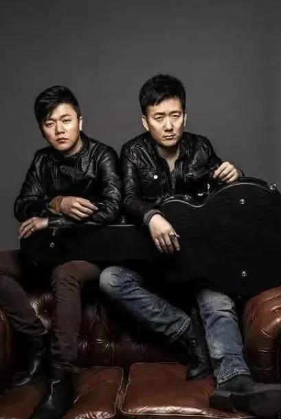 玲花和曾毅有没有解散,曾毅和玲花组合解散了吗