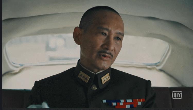 王劲松演蒋介石全身像,王劲松扮演蒋介石像吗