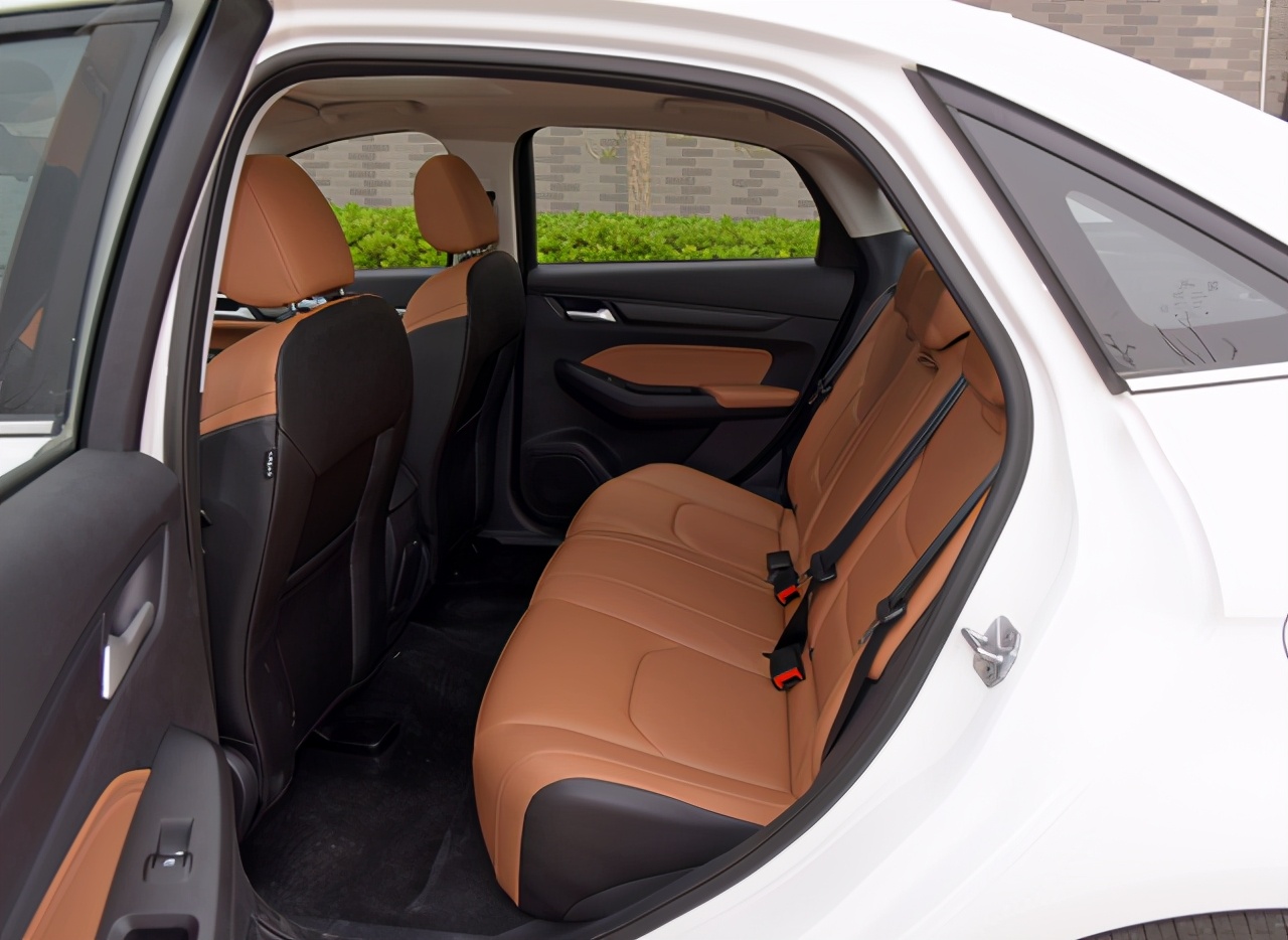 新款福特福睿斯顶配测评,性价比最高的车型福特福睿斯