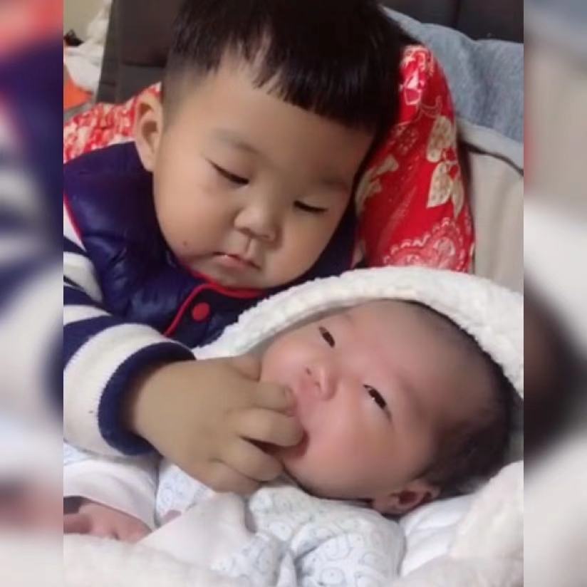 超有爱哥哥哄妹妹,超有爱哥哥