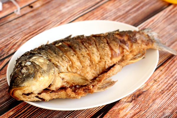 鲤鱼家常做法川菜干烧,家常鲤鱼清淡做法