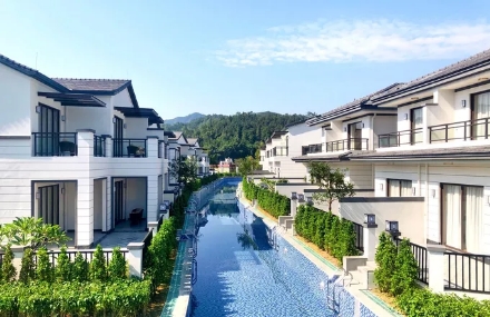 韶关威尼斯游泳视频,韶关冲浪游泳场