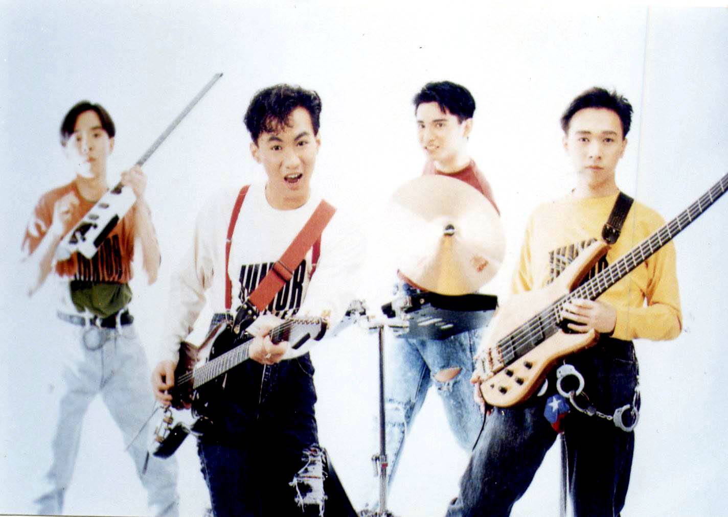 和beyond乐队同期的乐队是哪个,beyond是殿堂级乐队吗