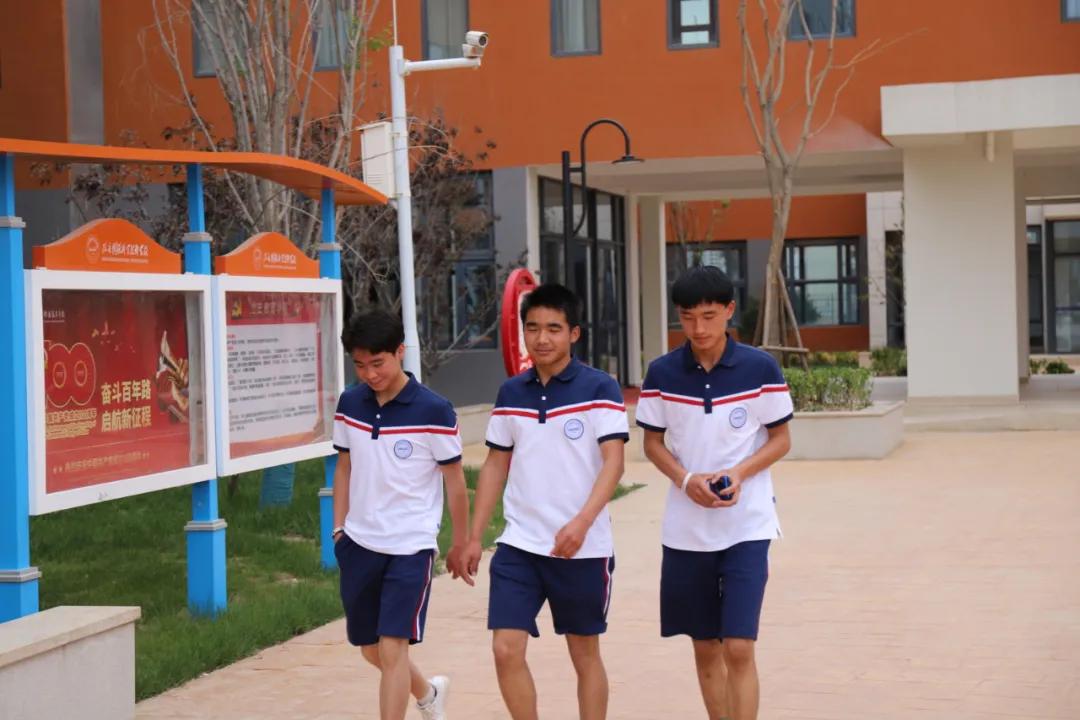 閫傚悎灏忓鐢熷湪瀛︽牎绌跨殑澶忚,鏍″洯澶忚鏂版