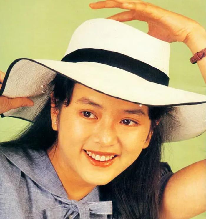 叶蕴仪素颜近况,叶蕴仪年轻颜值