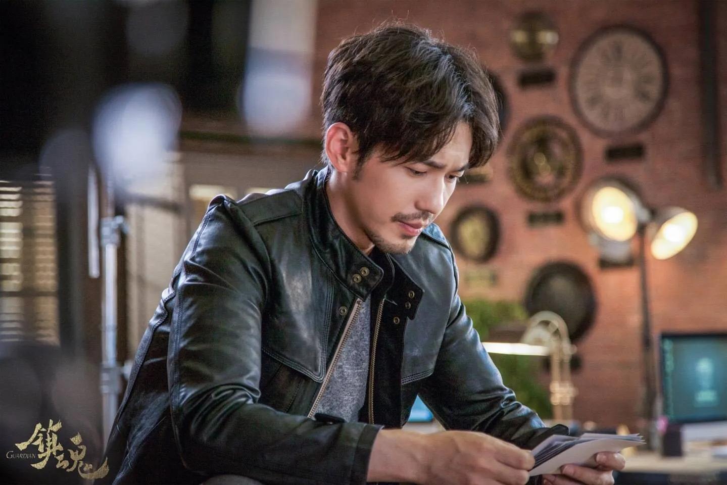 杨天真分析旗下艺人的着装视频,杨天真经纪人穿着