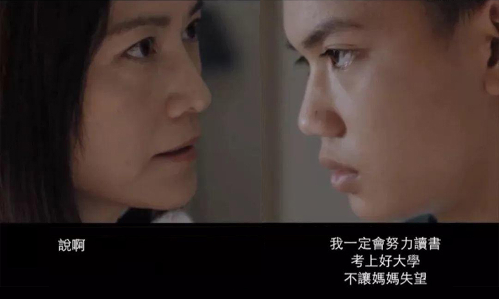 初一孩子玩手机怎样管教,初中孩子上课玩手机怎么管教啊