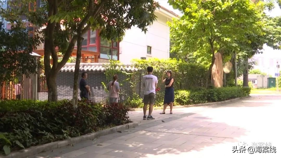 小男孩被狗追赶找爸爸原视频,小男孩遭大黑狗追