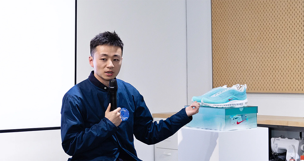 连詹姆斯都没有见过的耐克,老詹近期上脚球鞋