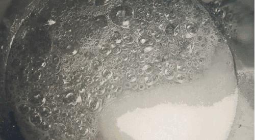 酒精喷雾烧伤,使用酒精消毒着火视频