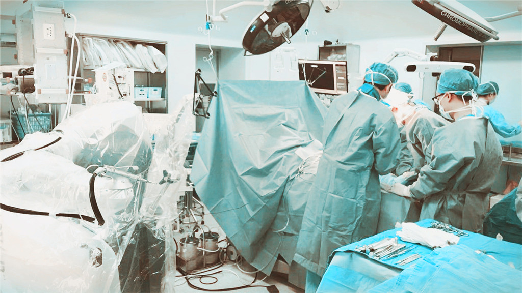 颈椎增生压迫神经导致手麻,颈椎第五第六节增生要做手术吗