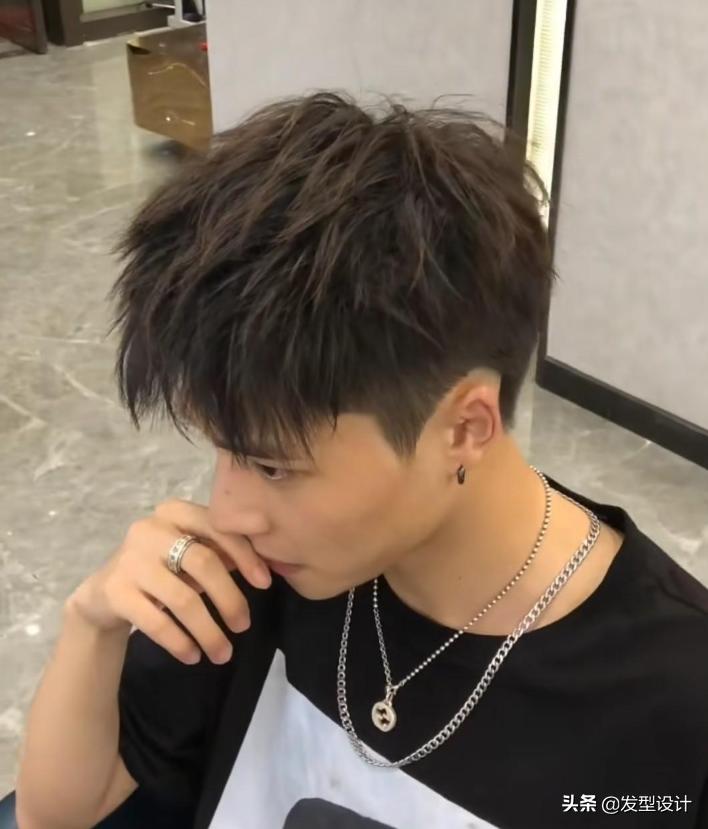 男士毛寸发型图解2020流行短发,30-40岁男士方脸短发发型稳重
