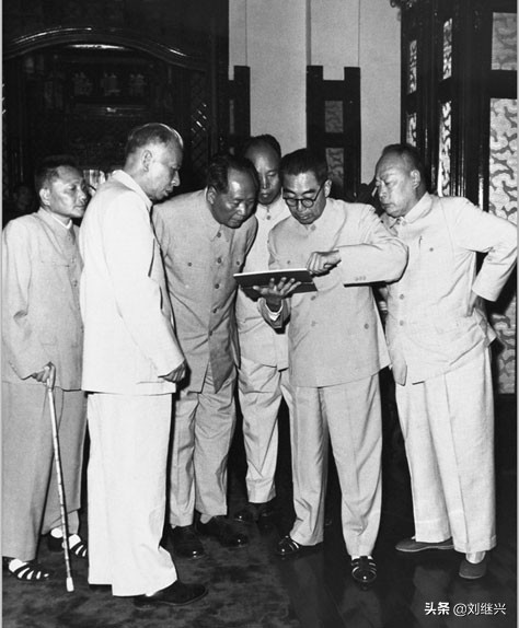 陈毅在毛主席的床上睡了一觉,感慨道:主席就是主席,谁也比不了