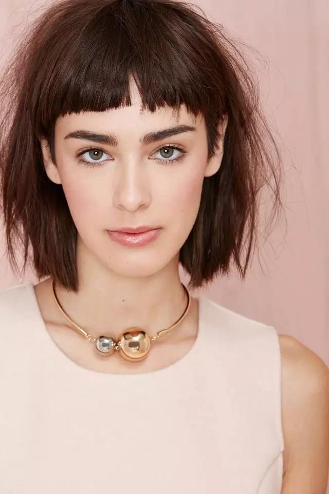 10岁女童脸大适合什么刘海显脸小,又显白又显脸小的刘海发型