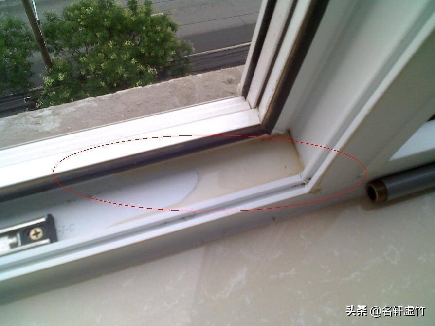 天花板发霉发潮掉墙皮该怎么处理,天花板发霉空鼓起皮什么原因