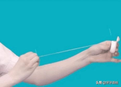 塞牙缝抠不出来没有牙线怎么办,塞牙用牙线刮不干净怎么办